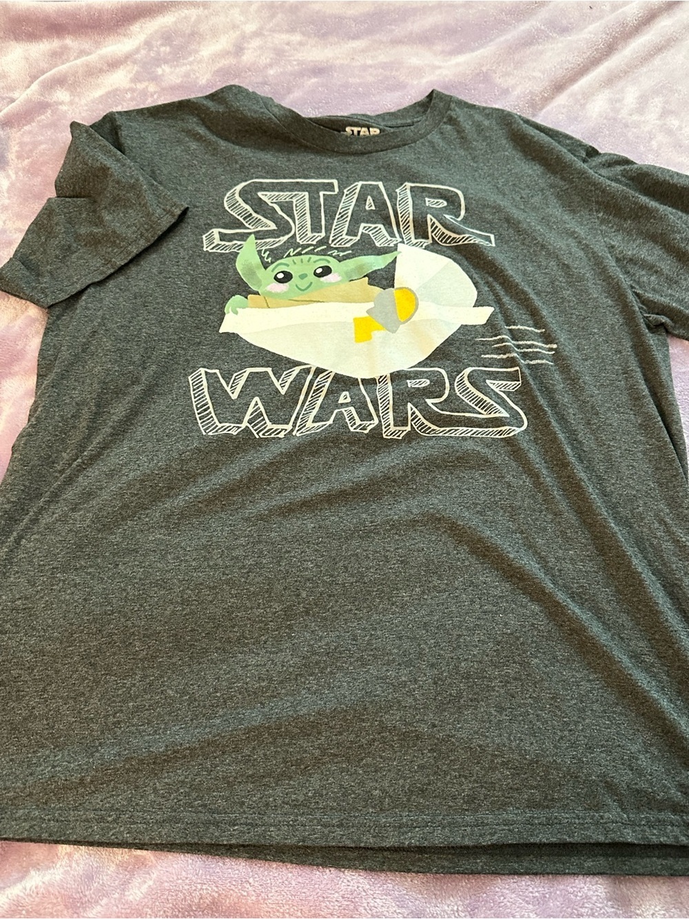 Star Wars Grogu tee in grey. Size XL. Worn once!